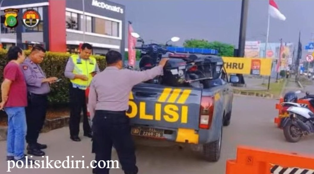 Viral Polisi Antar Warga Usai Motor Mogok